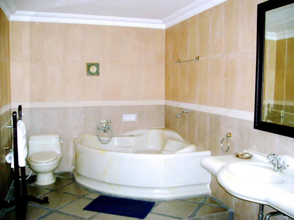 Swaloh Resort & Spa Kalangbret Rom bilde